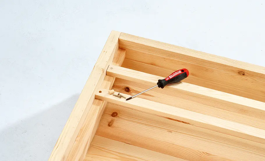 Truhe bauen: Schritt 29 von 44 Deckel verstärken