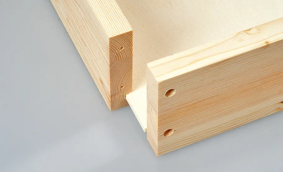Truhe bauen: Schritt 31 von 44 Truhe: Boden einsetzen