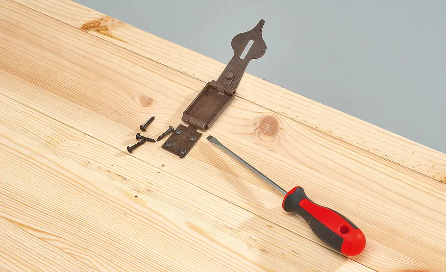 Truhe bauen: Schritt 39 von 44 Truhen-Verschluss