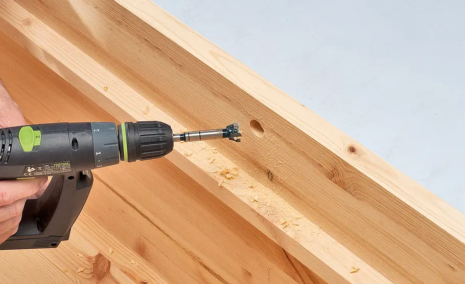 Truhe bauen: Schritt 41 von 44 Loch bohren