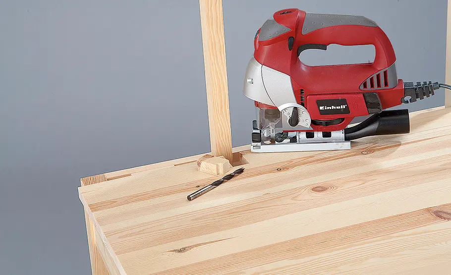 Schminktisch bauen Schminktisch: Arbeitsplatte ausklinken