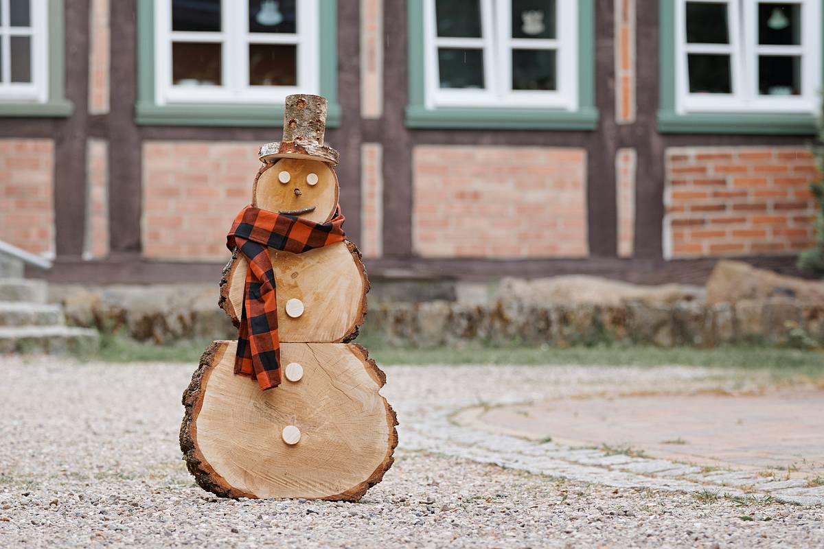 Schneemann aus Holz