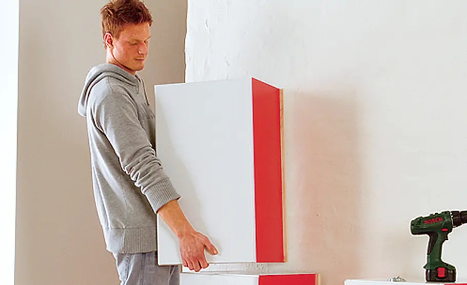 Schrank mit Vitrine selber bauen Schrank mit Vitrine: Schränke fixieren