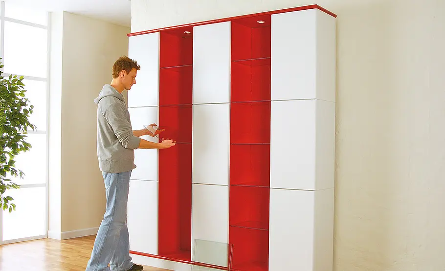 Schrank mit Vitrine selber bauen Schrank mit Vitrine: Glasböden auflegen