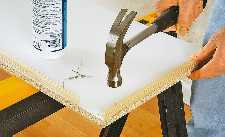 Schrank mit Vitrine selber bauen Schrank mit Vitrine: Aufdoppelungen fixieren