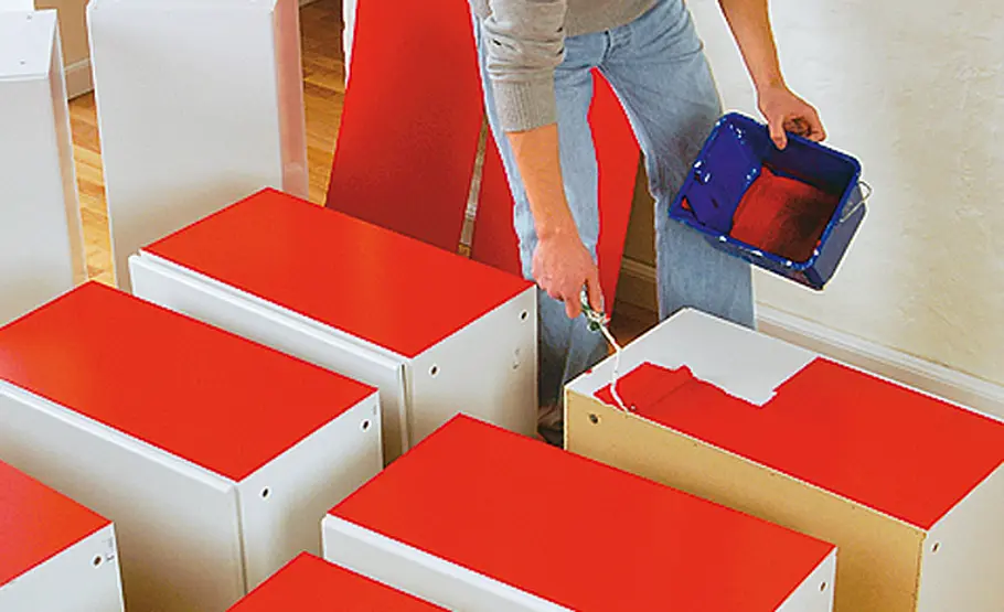 Schrank mit Vitrine selber bauen Schrank mit Vitrine: Seiten lackieren