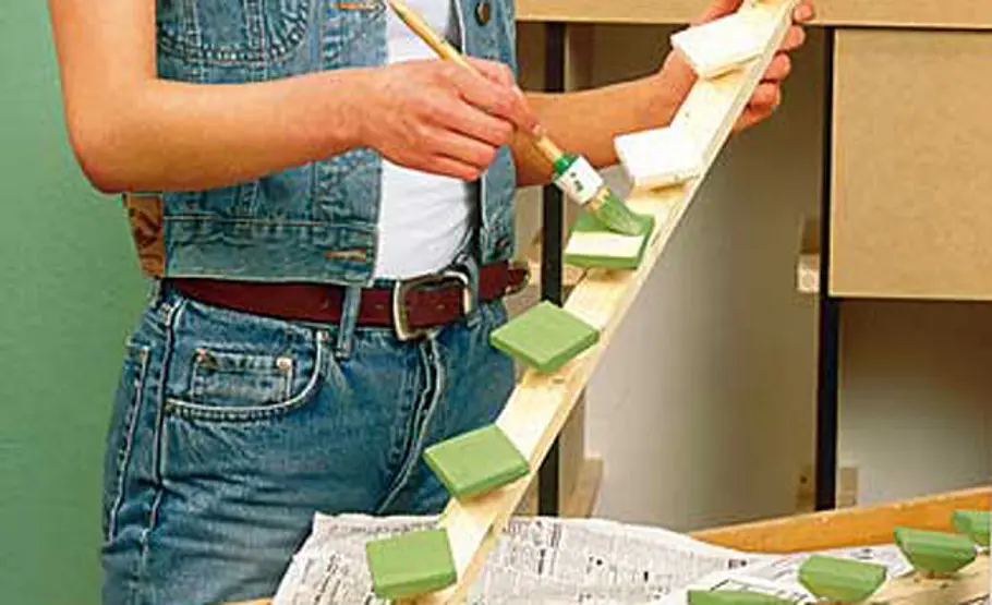 Schubladen-Kommode selber bauen Schubladen-Kommode: Griffe lackieren