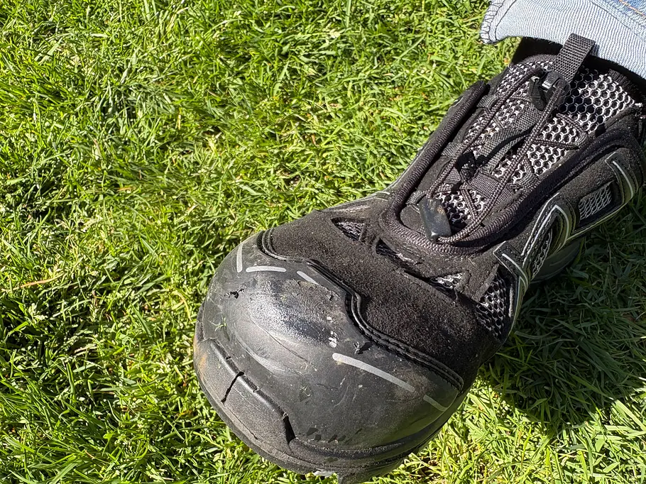 Schuh übermäht Schuh übermäht