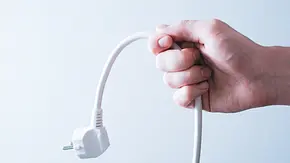 Schuko Stecker - Foto: iStock / Devenorr Schuko Stecker - Foto: iStock / Devenorr