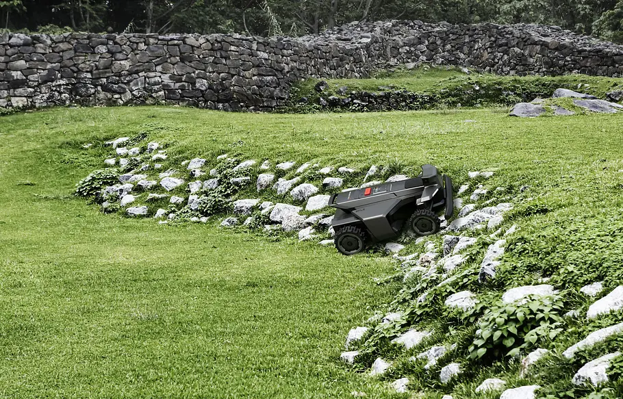 Segway Navimow X430 Segway Navimow X430 fährt hang hoch