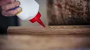 sekundenkleber auf holz entgernen - Foto: iStock / AscentXmedia sekundenkleber auf holz entgernen - Foto: iStock / AscentXmedia