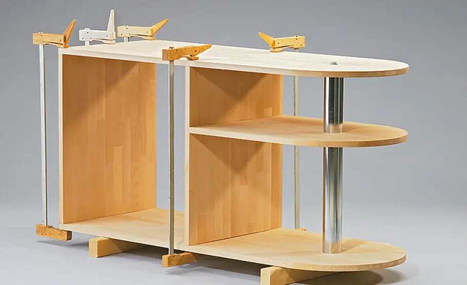 Sideboard mit Schwenktisch Sideboard: Kopfplatte aufsetzen