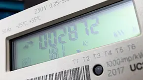 Nahaufnahme eines Smart Meters, das Display steht besonders im Fokus - Foto: istockphoto.com / Bjoern Wylezich