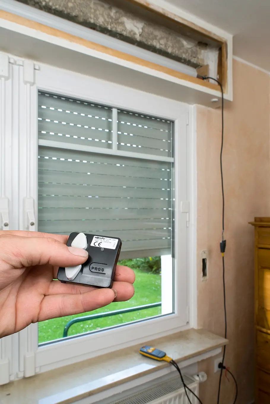 Einbau eines Rolladenantriebs mit Hochschiebeschutz