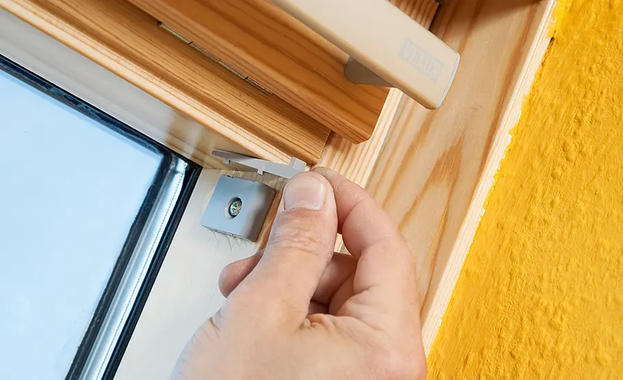Verdunkelungsrollo fürs Dachfenster Verdunkelungsrollo fürs Dachfenster