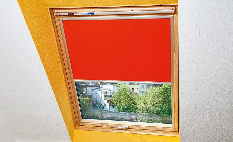 Verdunkelungsrollo fürs Dachfenster Verdunkelungsrollo fürs Dachfenster