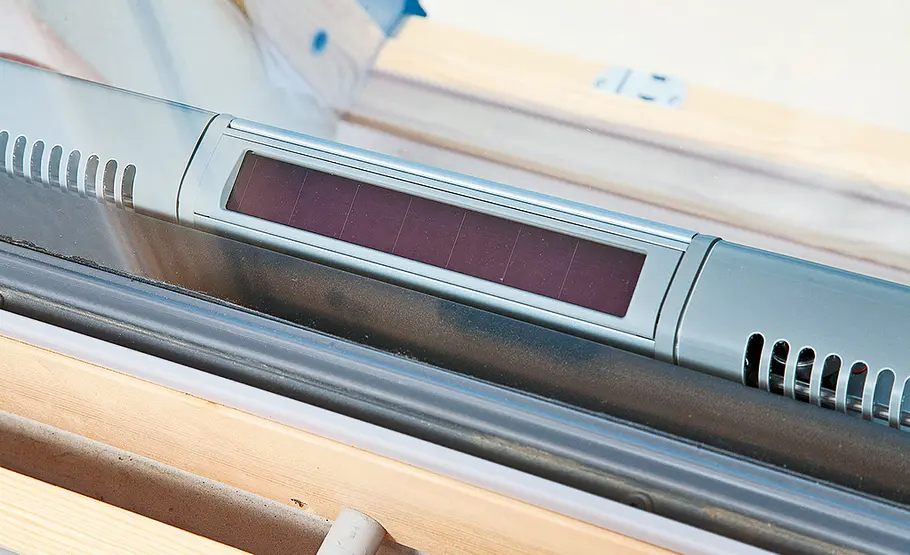 Verdunkelungsrollo fürs Dachfenster Verdunkelungsrollo fürs Dachfenster