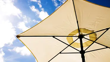 Sonnenschirme für den Garten, Balkon und die Terrasse - Foto: iStock/ orourke Sonnenschirme für den Garten, Balkon und die Terrasse - Foto: iStock/ orourke