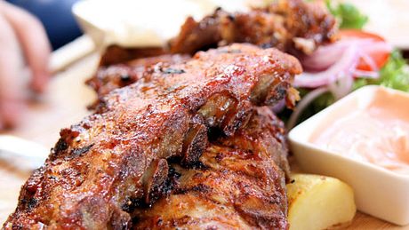 Spareribs angerichtet - Foto: Pictures4you / Fotolia