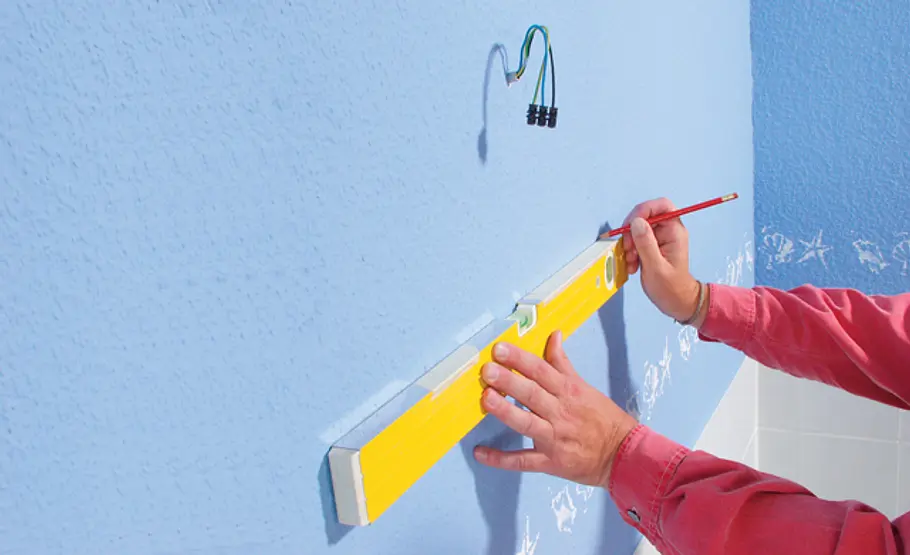 Spiegel Beleuchtung selber bauen Spiegel Beleuchtung: Markierungen auf Wand übertragen
