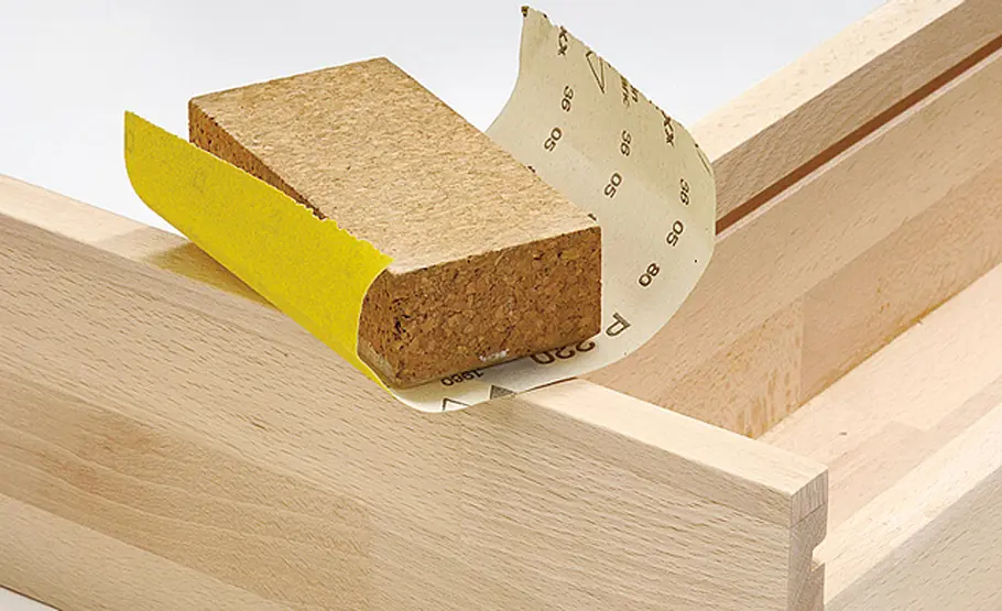 Spiegelschrank selber bauen Spiegelschrank: Kanten abschleifen