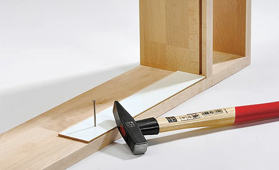 Spiegelschrank selber bauen Spiegelschrank: Löcher markieren