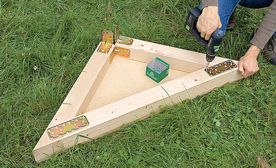 Kinderspielhaus aufbauen: Schritt 17 von 29 Balkon montieren