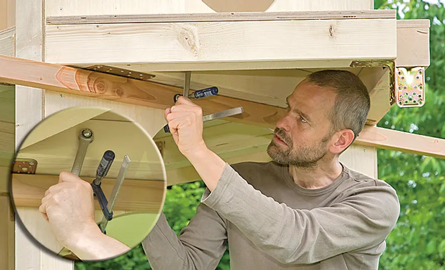 Kinderspielhaus aufbauen: Schritt 19 von 29 Balkon bauen