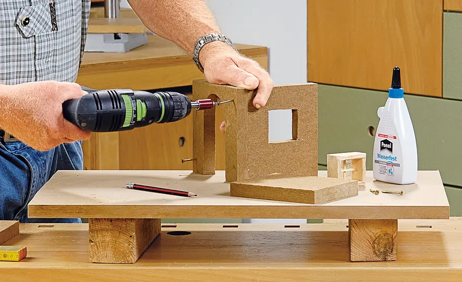 Stallkrippe bauen: Schritt 20 von 53 Stall bauen