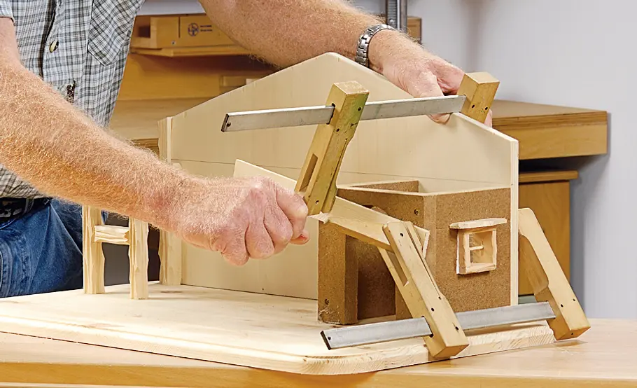 Stallkrippe bauen: Schritt 22 von 53 Stall aufbauen