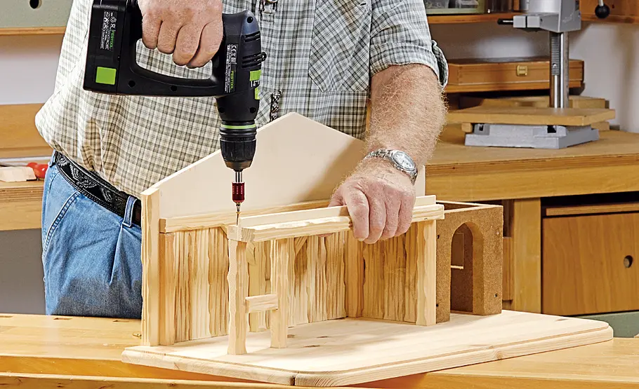 Stallkrippe bauen: Schritt 27 von 53 Dachgestühl aufbauen