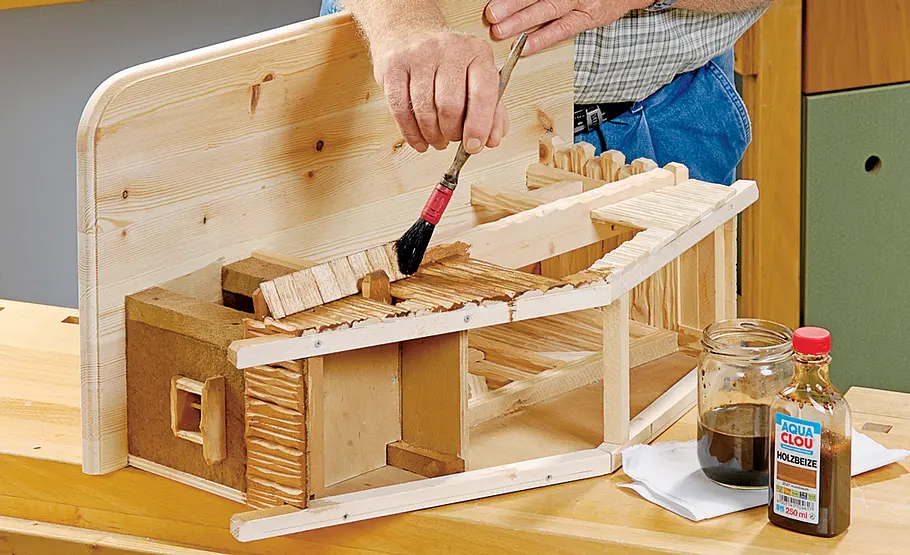 Stallkrippe bauen: Schritt 36 von 53 Holz beizen