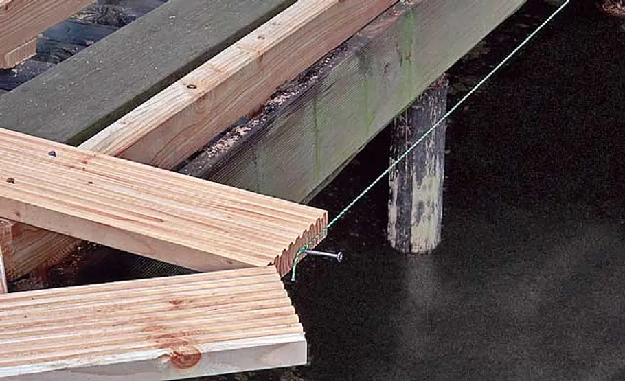 Bootssteg bauen Richtschnur ziehen