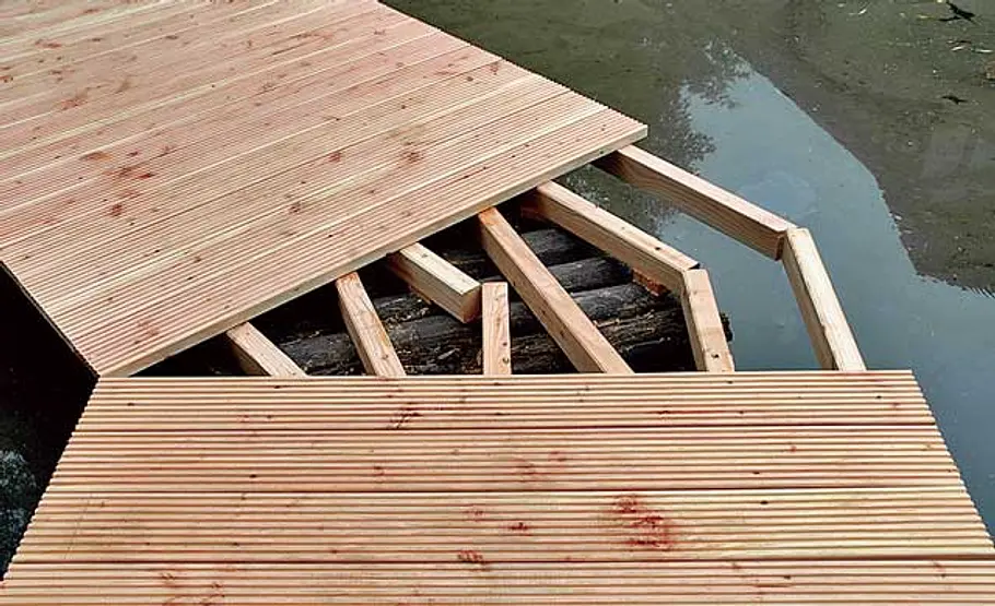 Bootssteg bauen Steg beplanken
