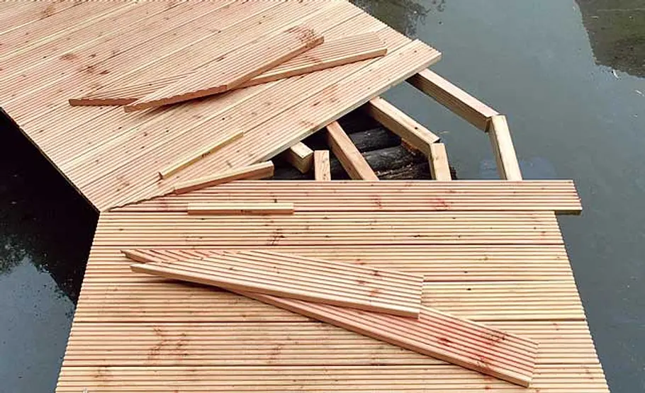 Bootssteg bauen Tragbalken ergänzen