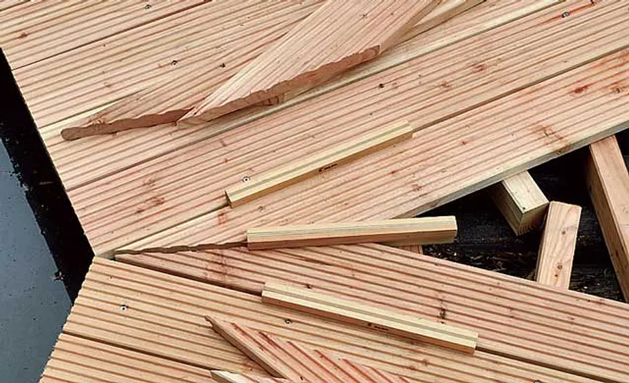 Bootssteg bauen Planken verschrauben