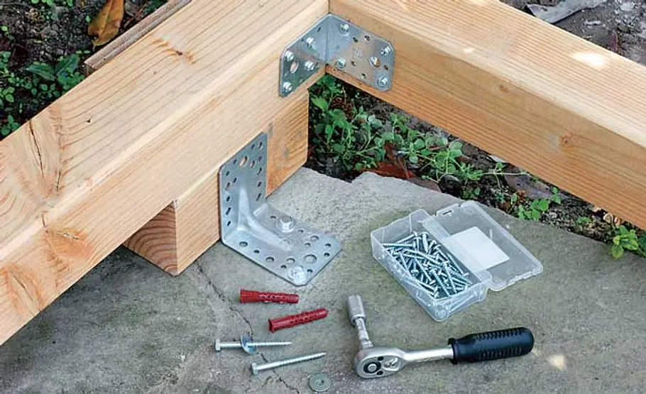 Steg bauen: Schritt 7 von 40 Terrasse auf Uuntergrund festschrauben