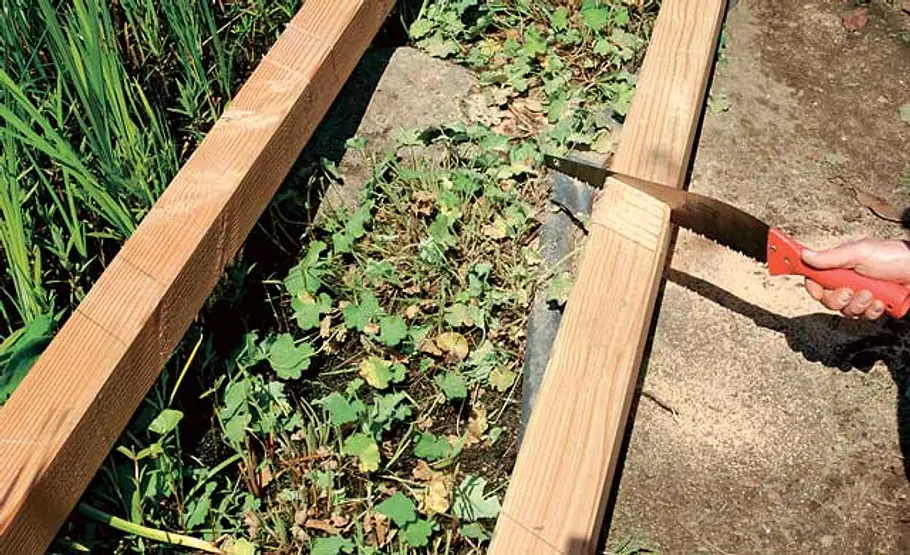 Steg bauen: Schritt 14 von 40 Überblattungen ausschneiden