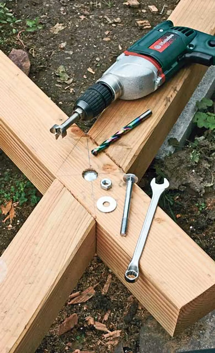 Steg bauen: Schritt 19 von 40 Steg festschrauben