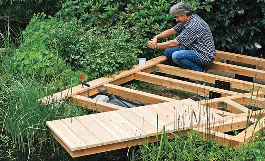 Steg bauen: Schritt 31 von 40 Podest beplanken