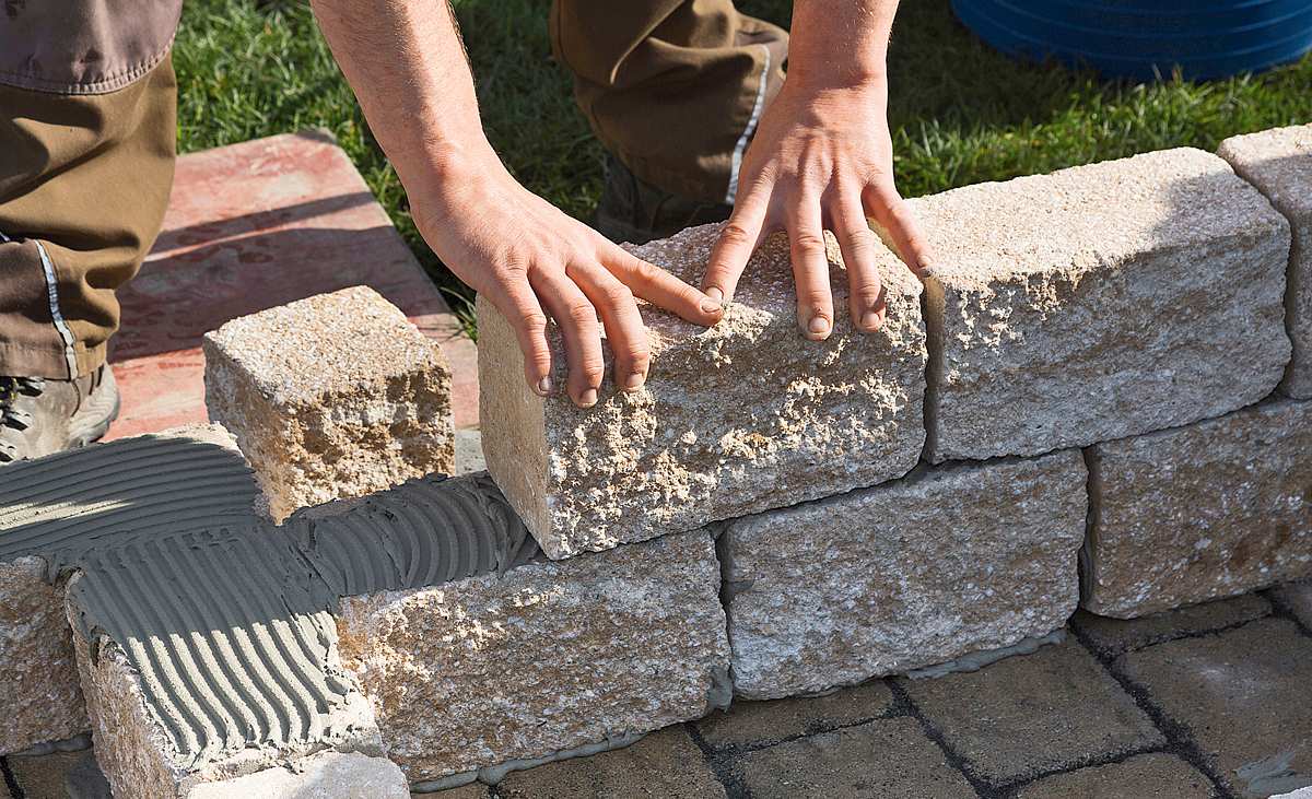 Steine mit Halbsteinüberbindung setzen