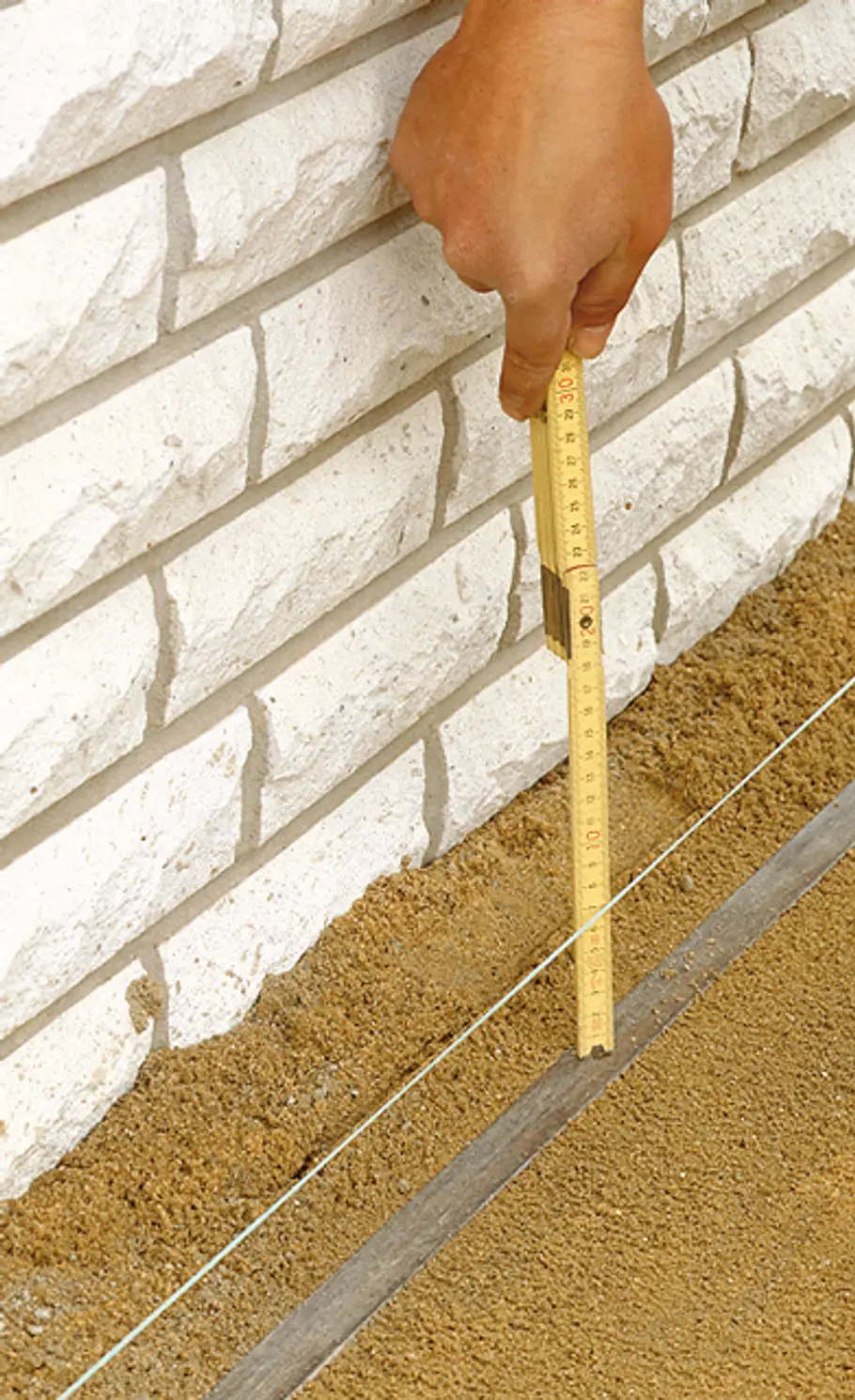 Unterbau für Betonstein-Pflaster: Schritt 4 von 5 Höhe nachmessen