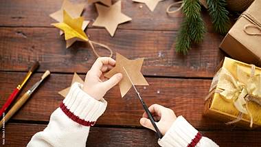 Weihnachtsstern: Kreative Ideen & Vorlagen | Sterne basteln  | - Foto: iStock / mediaphotos