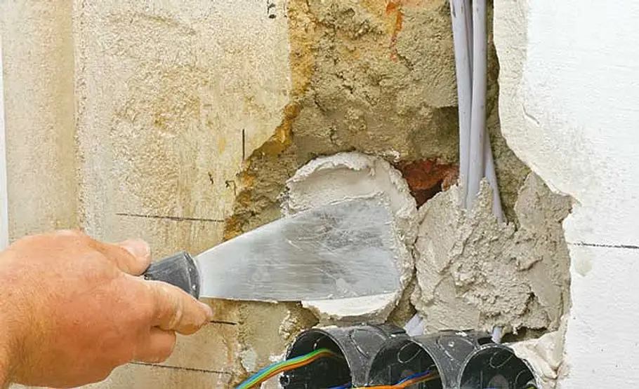 Kabel unter Putz verlegen Dosen einputzen