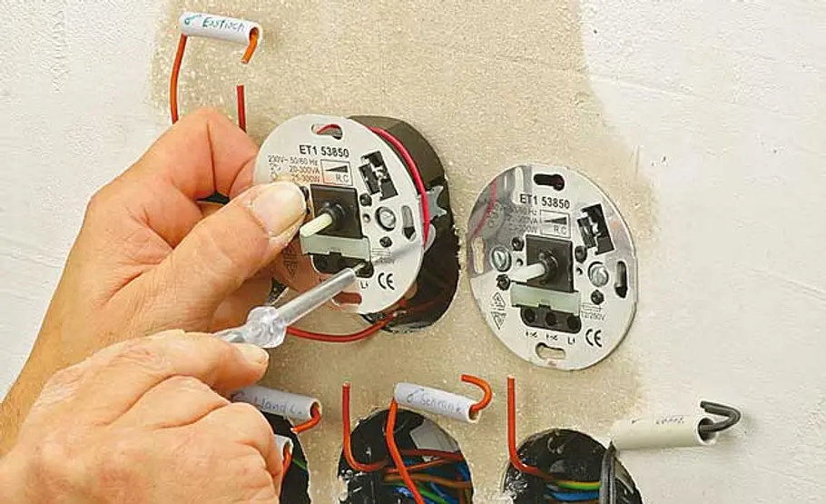 Kabel unter Putz verlegen Schaltermontage