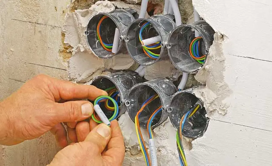 Kabel unter Putz verlegen