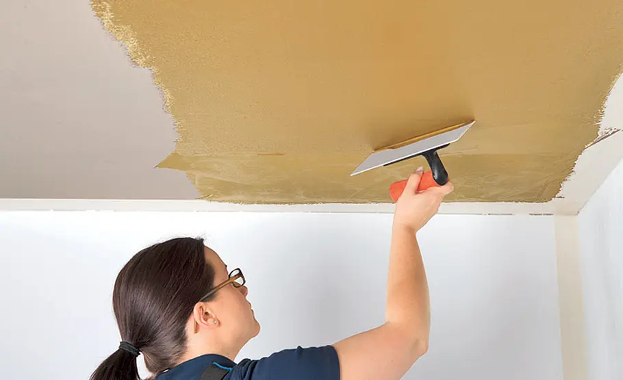 Goldenen Deckenspiegel streichen: Schritt 6 von 6 Kellenstrukturen