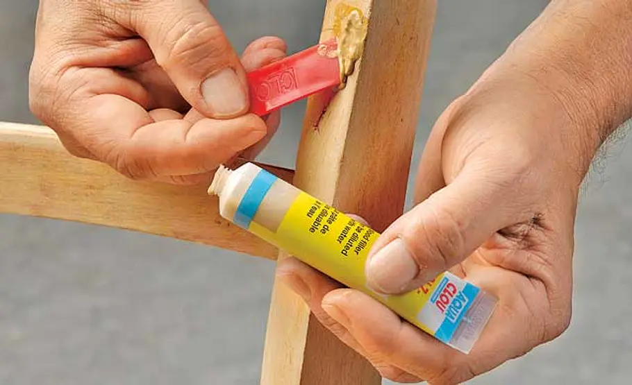Lack entfernen: Schritt 12 von 13 Holzkitt verarbeiten