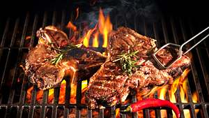 T-Bone-Steak grillen - Foto: iStock/AlexRaths