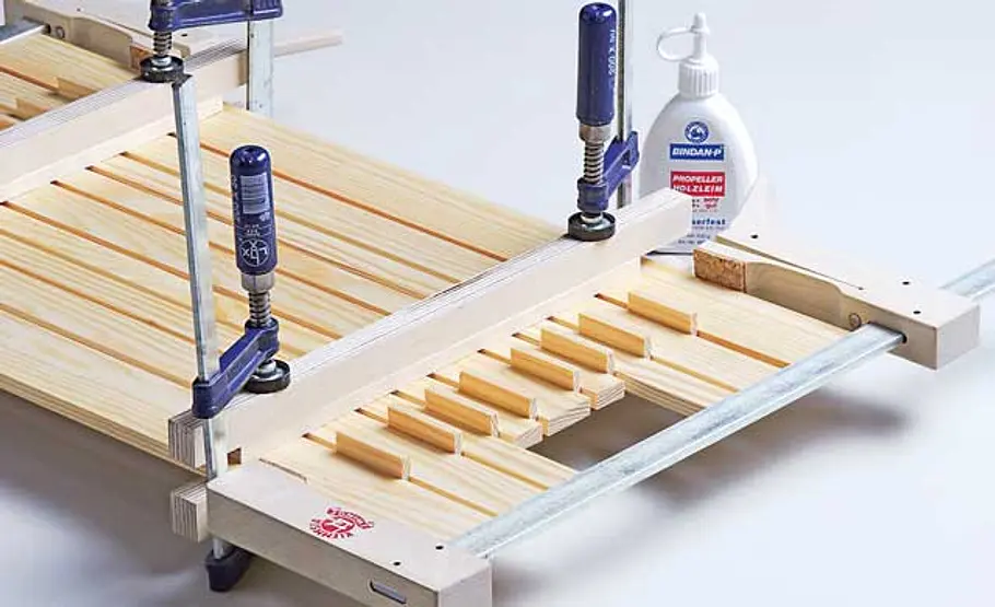 Tablett bauen: Schritt 2 von 6 Tablett verleimen